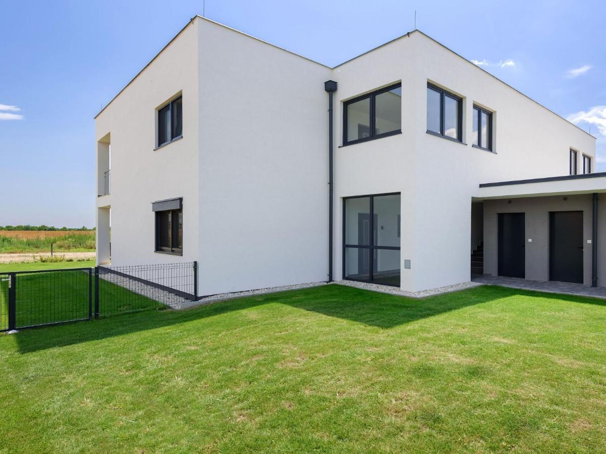 Apartment With Pool, Roof Terrace, Garden Zsira Εξωτερικό φωτογραφία