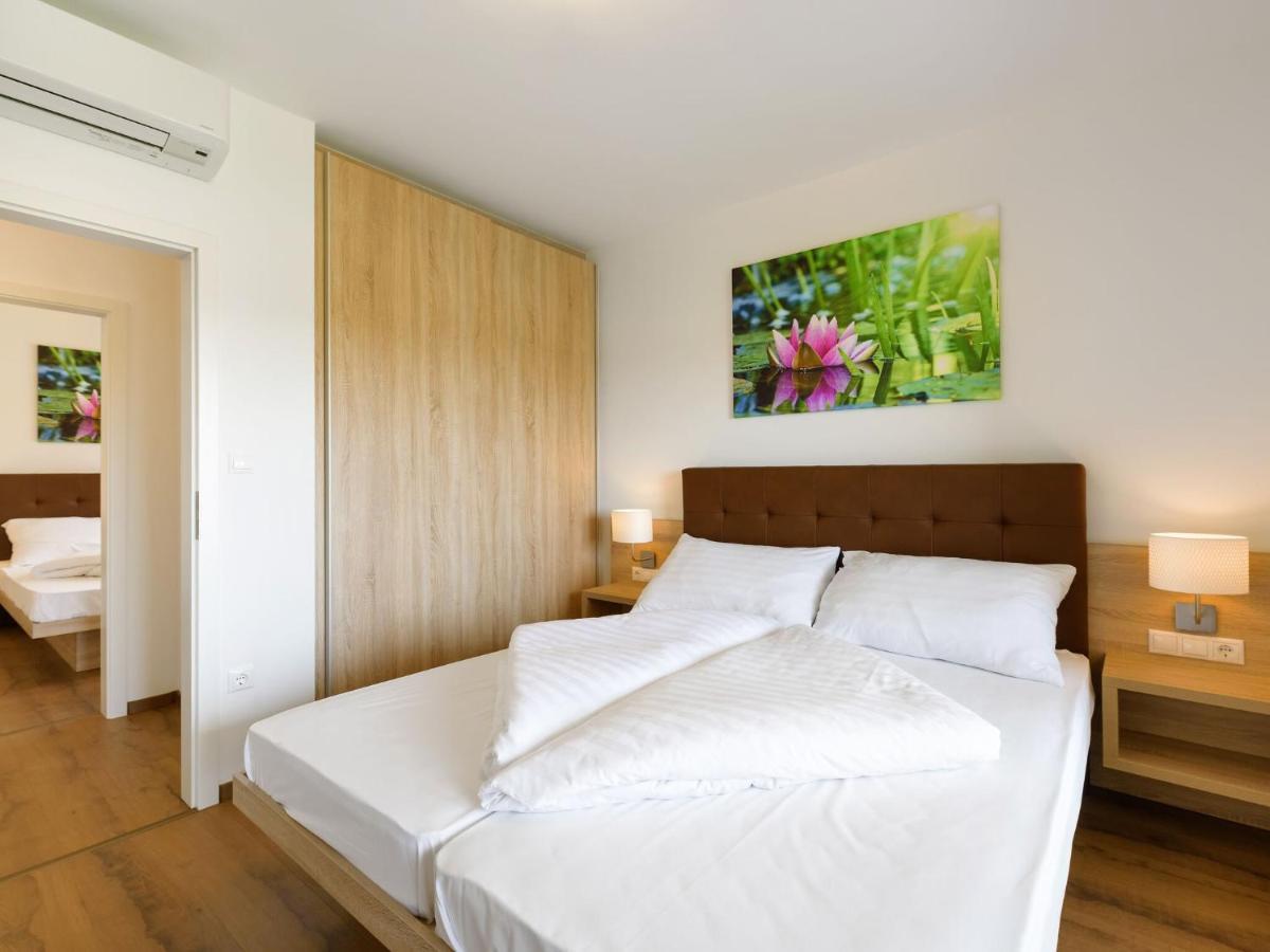 Apartment With Pool, Roof Terrace, Garden Zsira Εξωτερικό φωτογραφία